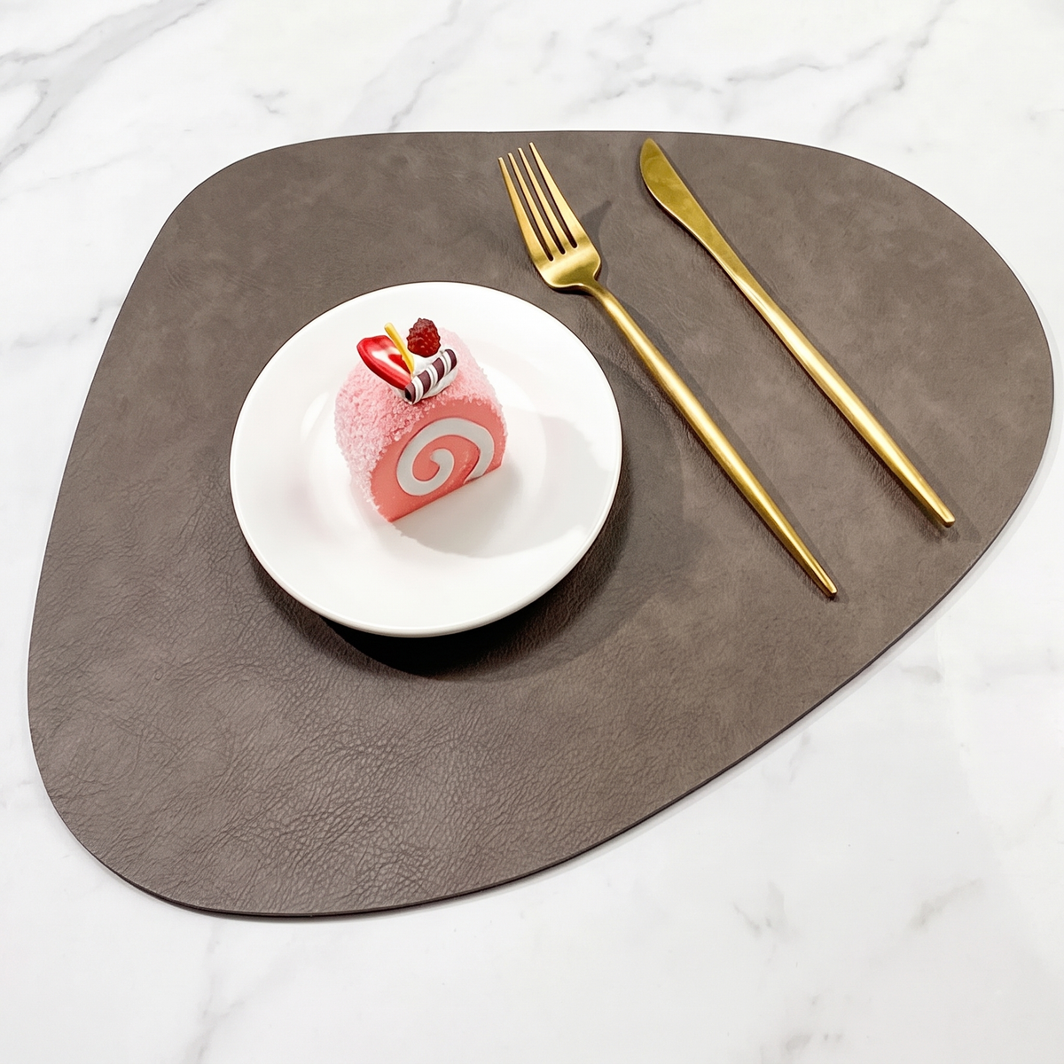 Teardrop two-tone faux leather placemat on marble with plate and gold cutlery – view 13