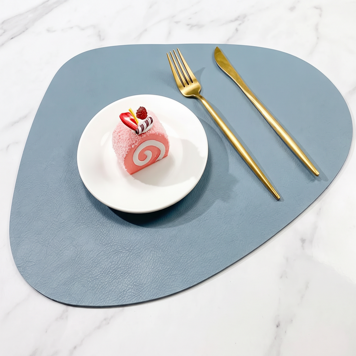 Teardrop two-tone faux leather placemat on marble with plate and gold cutlery – view 17